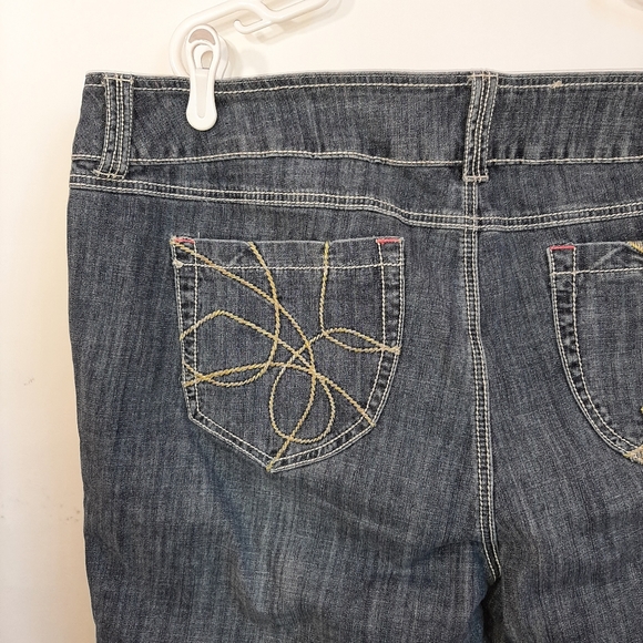 Venezia Plus Stretch Denim Capris - Picture 10 of 12